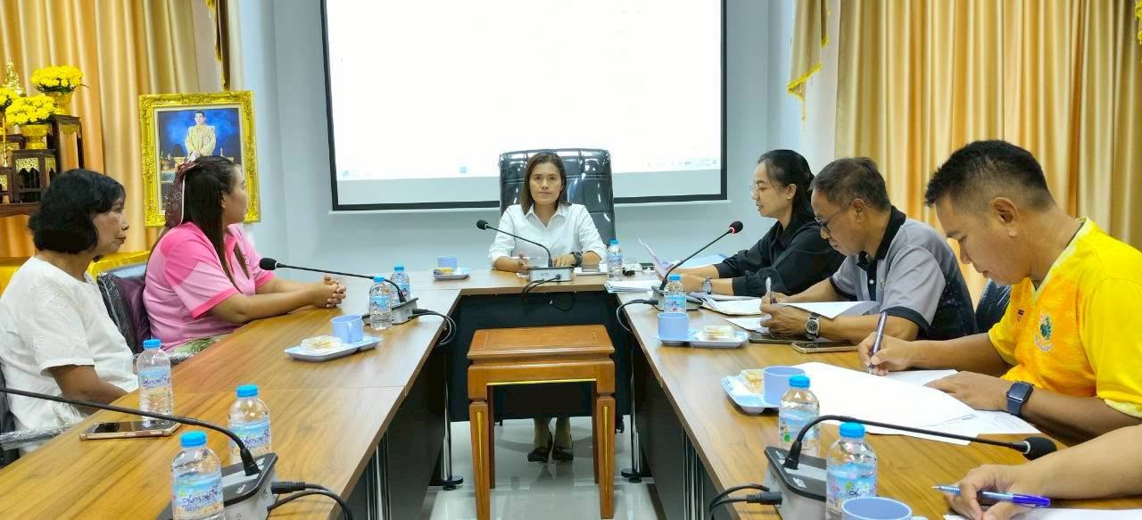 สพอ.นาบอนประชุมคณะอนุกรรมการกลั่นกรองและติดตามการดำเนินงานกองทุนพัฒนาบทบาทสตรี อำเภอนาบอน
